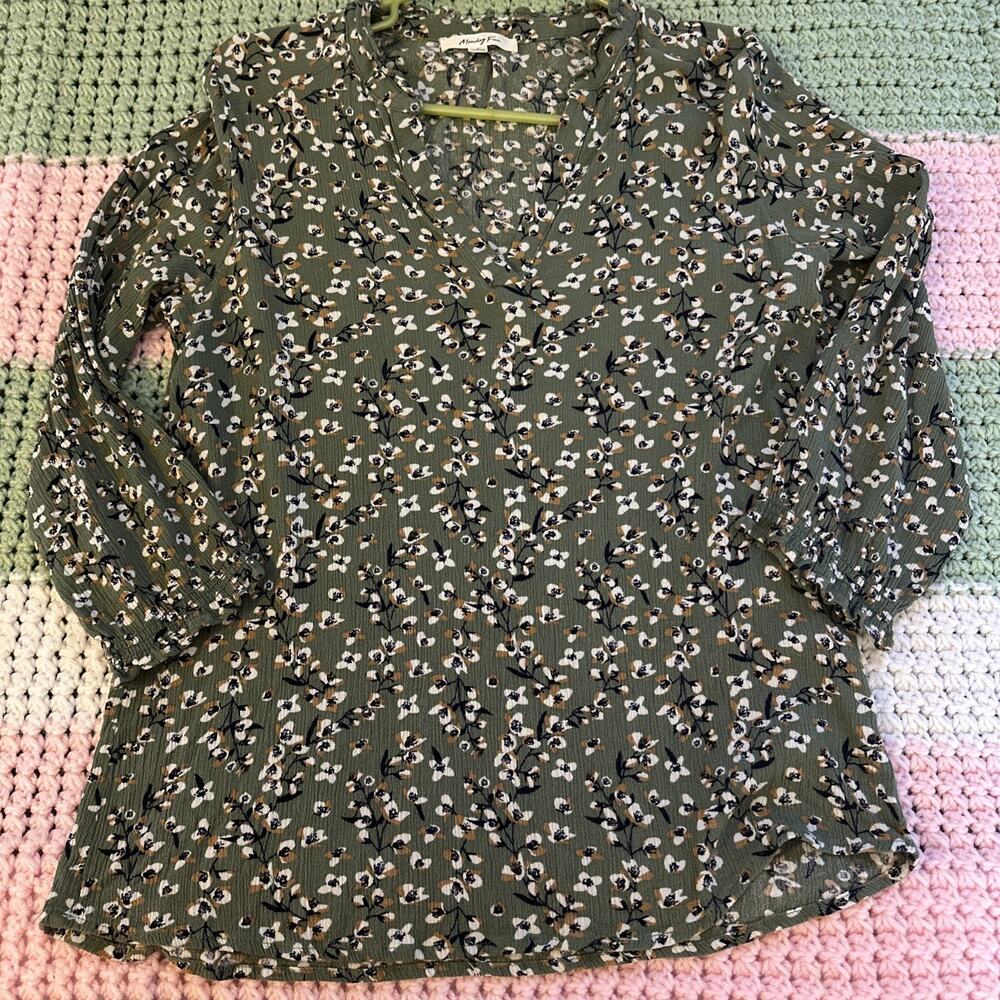 Monday Fun Green Floral Pleated Pullover 3/4 Sleeve V-Neck Blouse Size Small - Picture 2 of 16